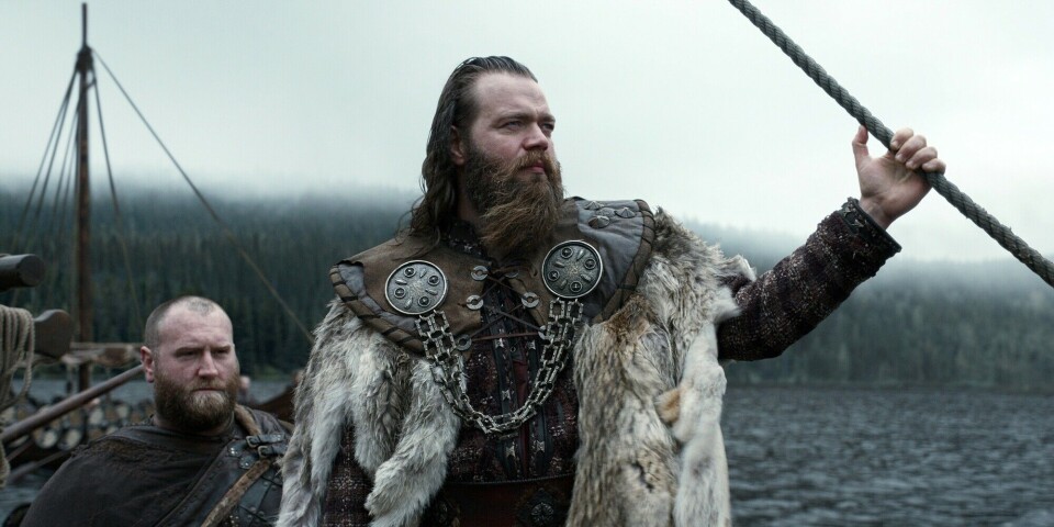 Skins have been used by humans throughout the ages. Long-haired animal hides repel water. Treated skins prevent raindrops from penetrating.