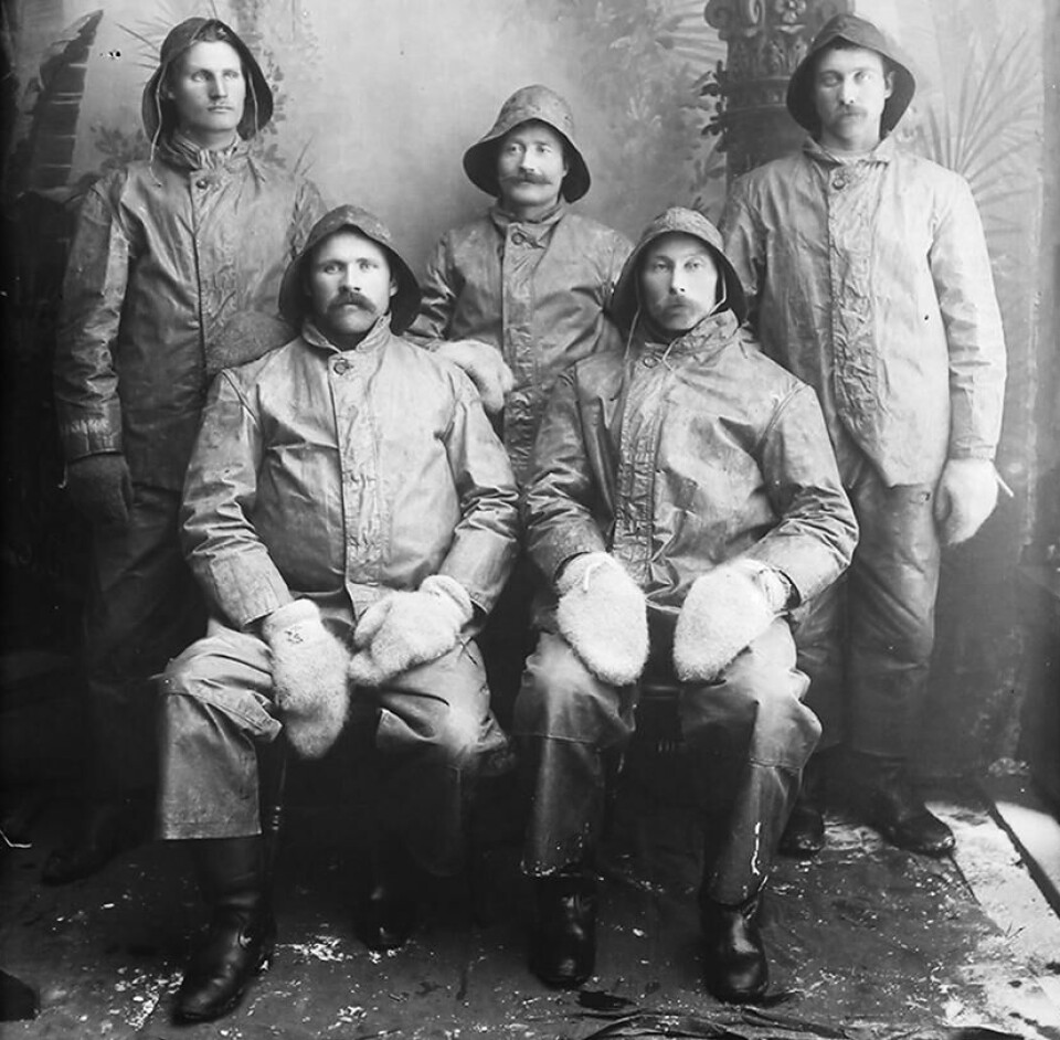 Fishermen from Lofoten around 1915. They wore yellow oilskins so they were visible at sea. While on land it was more common to wear black oilskins.
