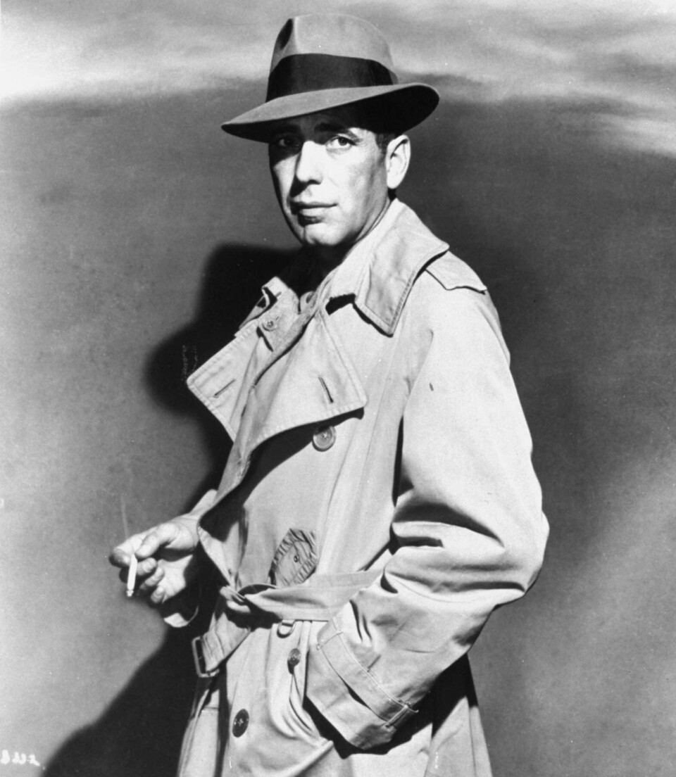 The actor Humphrey Bogart popularised the trench coat in the 1940s. This coat was originally used in World War I by soldiers in the trenches. It was made of gabardine, a densely woven cotton fabric that was impregnated to make it water-repellent.