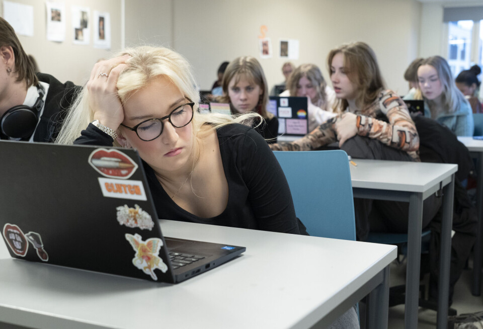 Pupils often show up tired and uninterested. Many also lack the necessary prior knowledge to follow the lessons.