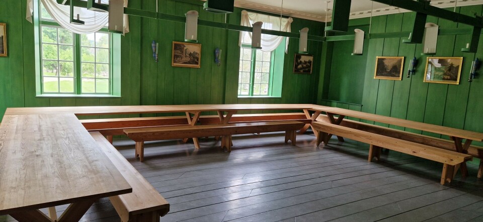 Long tables were necessary to accommodate so many people eating at the same time. Therefore, Anker's dining table was moved to another room.