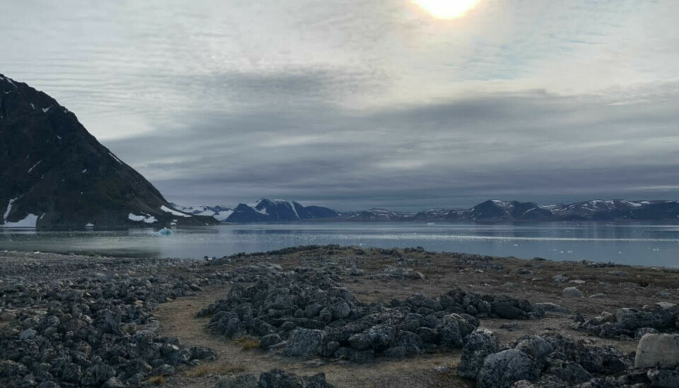 Likneset is Svalbard's largest grave site from the whaling era. Many graves are located along the coastline and are being destroyed by erosion.