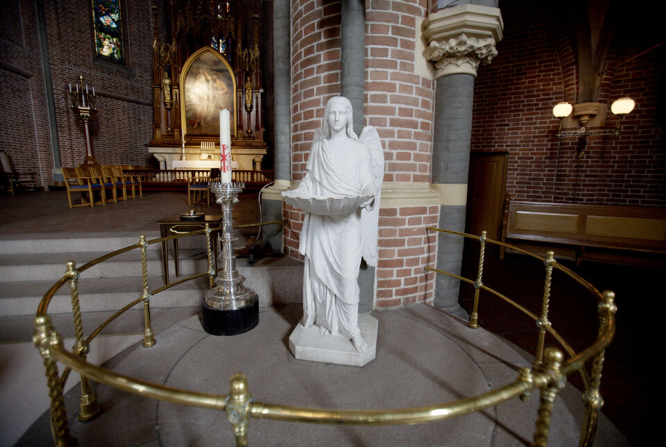 The baptism angel in Trinity Church in Oslo was sculpted by Julius Olavus Middelthun.