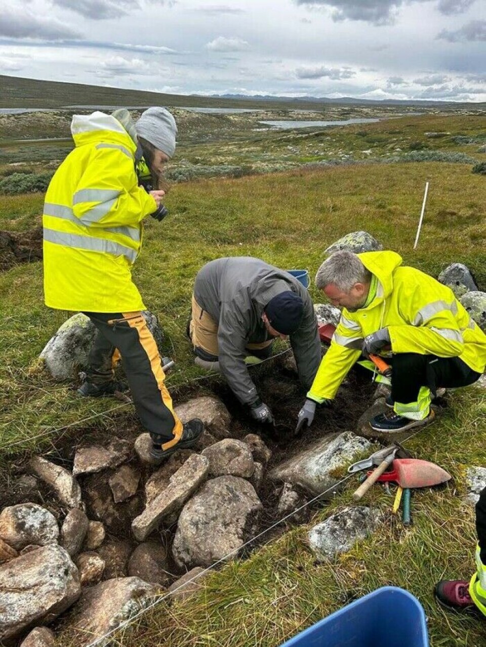 Here, just inside the first small room, which may have been used for storage, the archaeologists found two arrowheads from the Viking Age.