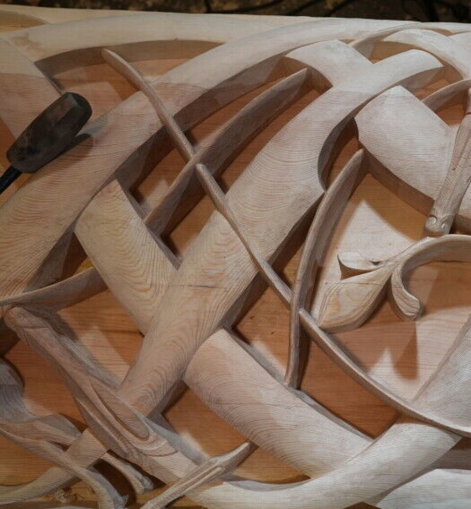 The right plank on the new portal. The pattern weaves over and under itself.