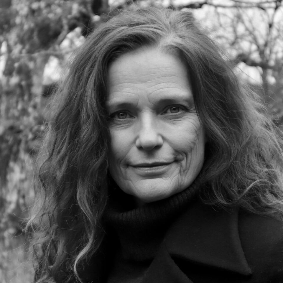 Kari Iveland has researched the relationship between the singing voice and lyrics of songs.