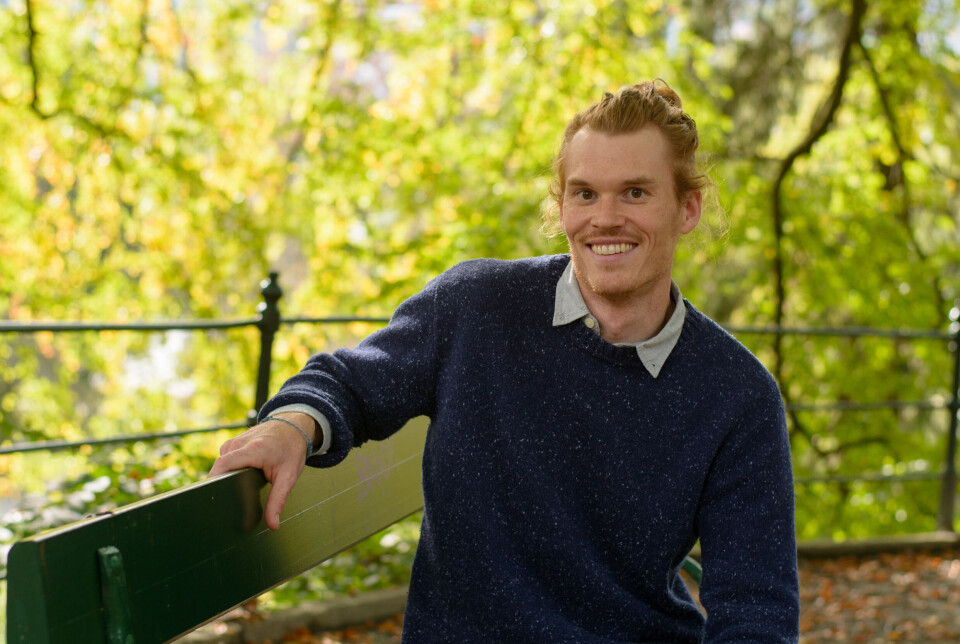 Jonathan Rheinlænder uses a computer model to simulate the behavior of sea ice covers.