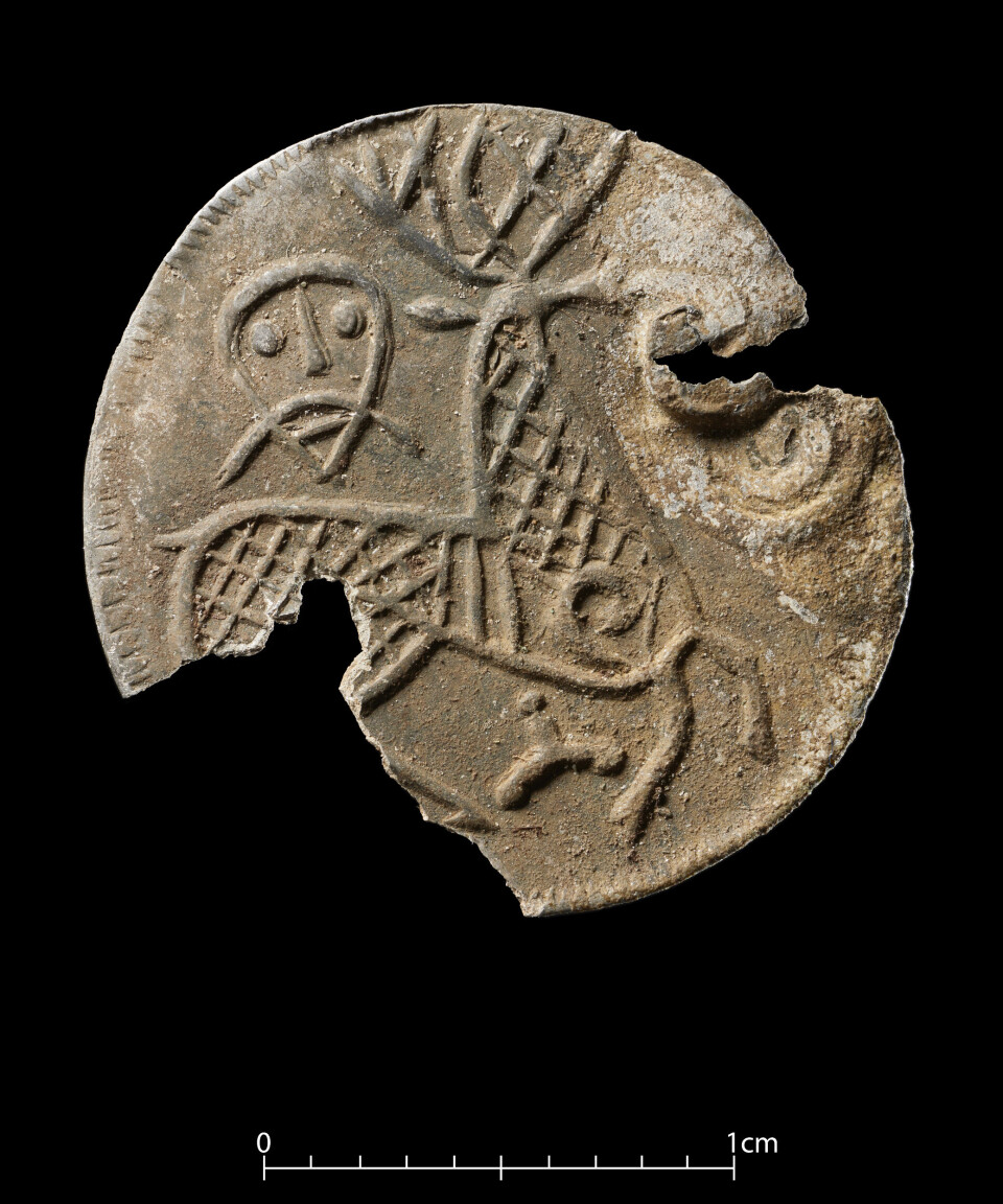 According to archaeologist Søren Diinhoff, this coin is the most remarkable discovery so far from the women's graves at Skumsnes.
