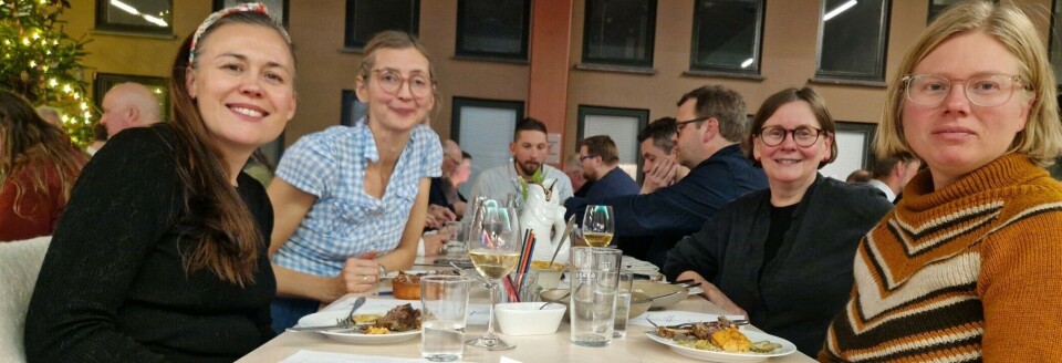 From left: Marianne Welle, Signe Torp, Kari Saanum, and Ina Skåra all agreed that the main course was surprisingly good. “The barley was a nice alternative to potatoes. And the carrot pudding was fantastic – I hope we get the recipe,” said Saanum. Marianne Welle did not entirely agree: “It felt a bit too much like cake for a main course,” she admitted. “The pickled vegetables were good. And the creamed dishes felt familiar,” said Ina Skåra. “My mother could have made that cabbage stew. It's nice to have so many side dishes, we've probably become lazier these days,” said Signe Torp. “There's a lot of good food here, but we couldn't eat like this every day,” said Welle.