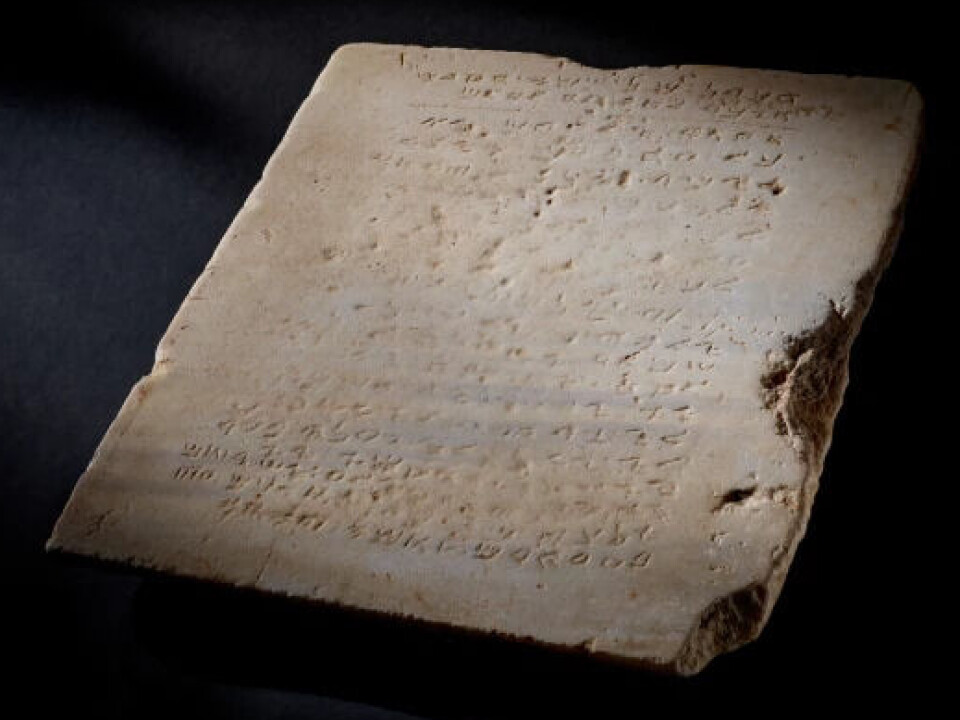 A stone tablet depicting the Ten Commandments was sold at auction. It is said to be very old, but researchers in both Norway and the USA are uncertain about its authenticity.