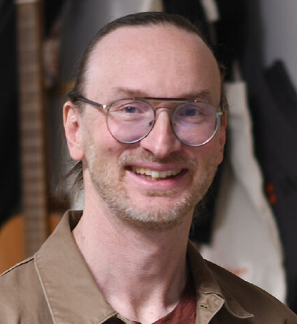 Why does music have such a profound impact on us, and how can its power be harnessed? Music researcher Alexander Refsum Jensenius hopes to discover the answers to these questions. Portrett forsker