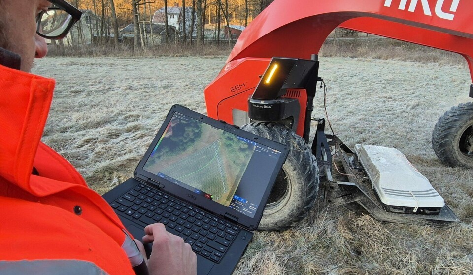 Erich Nau operates the self-driving ground-penetrating radar from a laptop. Data is continuously transmitted to the laptop.