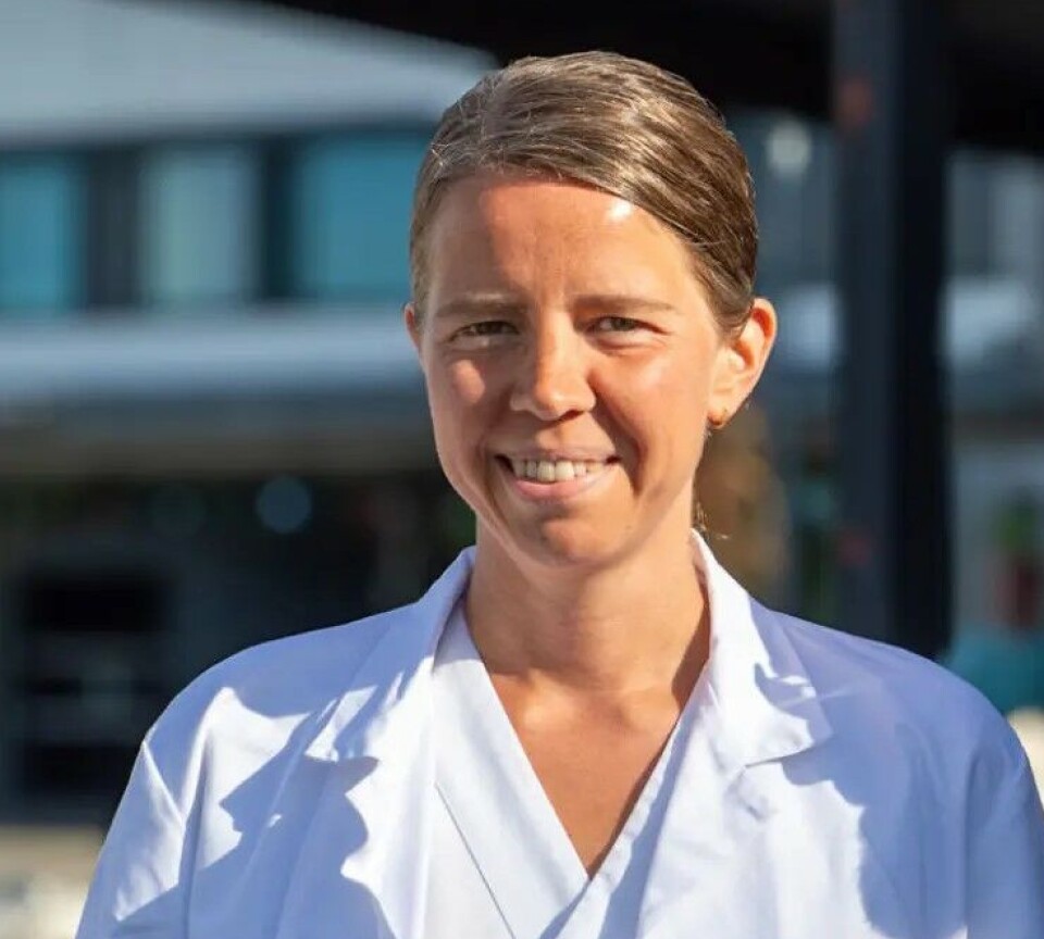 Liv Jorunn Høllesli is a senior consultant at the radiology department at Stavanger University Hospital. Dame i legefrakk smiler