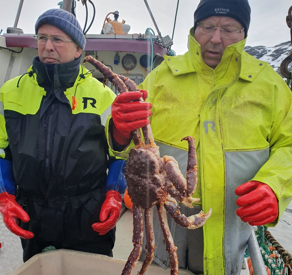 Crab researcher Sten Siikavuopio and crab fisherman Erling Haugan agree that today's crab fishing can become more sustainable by increasing the number of escape routes.