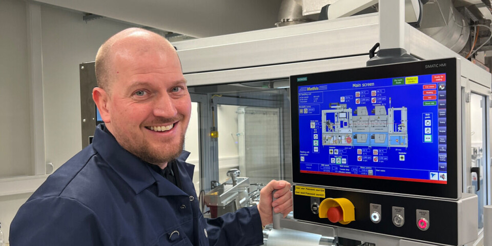 Next-generation electric car batteries set a new standard: a longer lifespan, faster charging, and more sustainable materials. Here is researcher and project manager Nils Peter Wagner at the SINTEF lab.