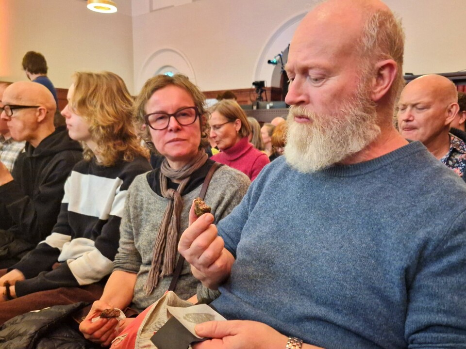Cathrine Hassel, Pål Winnæs, and the other attendees got to taste meatballs made with organ meat, also known as offal. “It's good. There's a lot of fat and spices. I can taste the offal,” said Winnæs. They were attending a lecture on offal at the National Library of Norway.