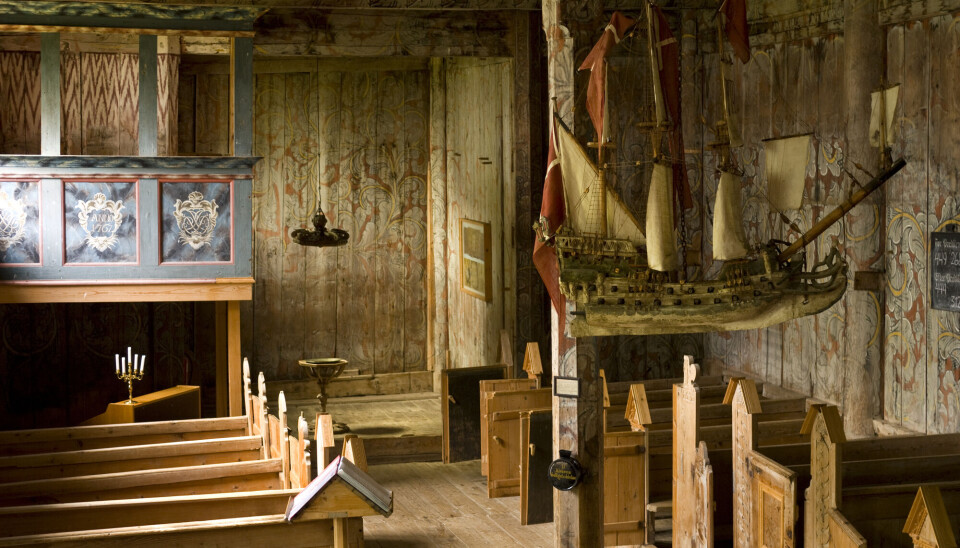 In Kvernes Stave Church, most of the posts are placed between the wall planks.