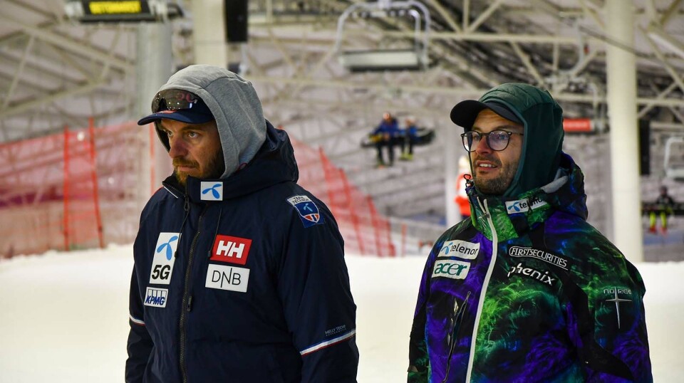 National team coach Christian Mitter (on the left) has benefited greatly from being part of Christian Magelssen's (on the right) research project. In the Snø ski hall, he stood in one of the boxes and gave the athletes strategies for solving the slalom course.