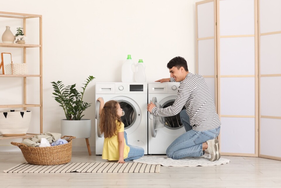 One factor that may play a role in washing machine lifetimes is how frequently consumers wash their clothes.