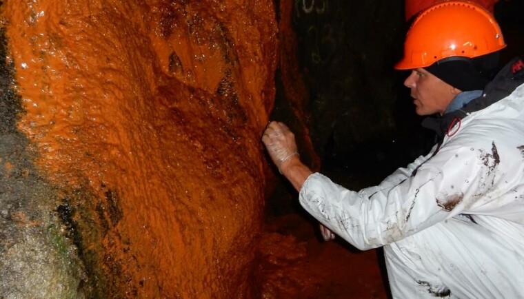 A biofilm of bacteria is destroying the concrete in the deep road tunnel under the Oslofjord, as shown here. The red colour has been caused by the bacteria due to rusting reinforcement inside the sprayed concrete.