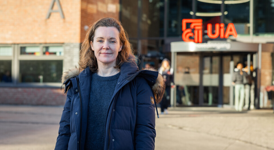 GTA is an adult game with an age rating of 18. Niamh Ní Bhroin recommends that parents start talking to their children about the game already now. A woman in a black puffer coat stands in front of the entrance to the University of Agder.