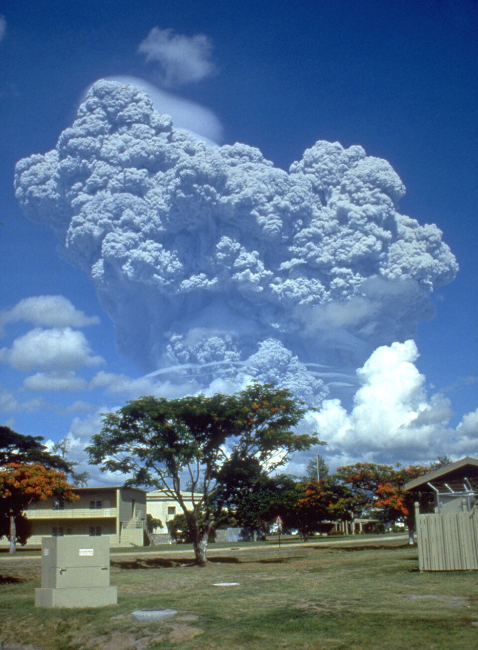 In 1991, the Philippines experienced a massive volcanic eruption. A huge plume of smoke rose into the air, and the atmosphere was filled with sulphur.