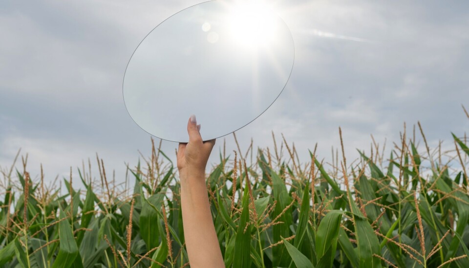 Researchers are trying to come up with solutions to the climate crisis. What about setting up large mirrors in space - which can send sunlight away from the Earth?