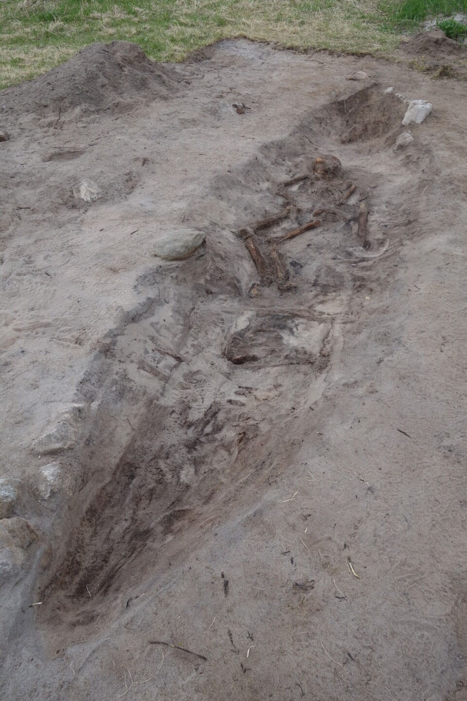 What is special about the boat is that it is a so-called sewn boat; the planks are not primarily fastened with iron rivets, but with some other kind of material. The wood has completely decomposed and is now only visible as darker areas in the sand.