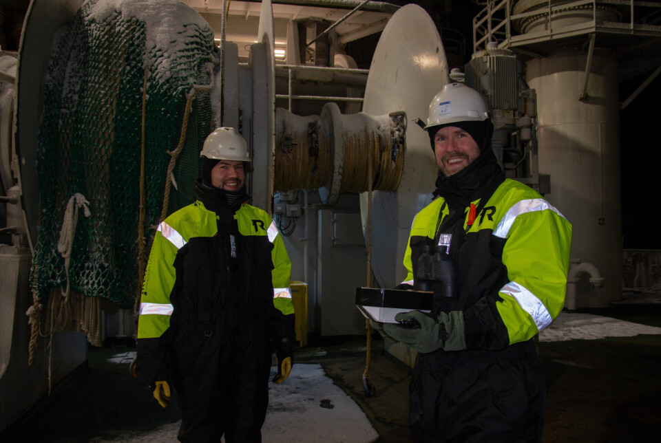 The buoys Anton Korosov and Artem Moiseev deployed in the Greenland Sea are about 20 centimetres in diameter. Unless destroyed, they may drift with the ice all the way to the southern tip of Greenland.