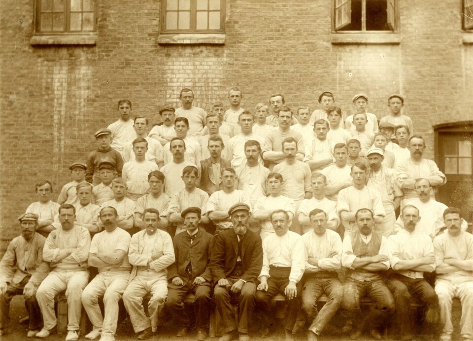These workers left their mark on Porsgrunn. Gruppebilde av arbeidere.