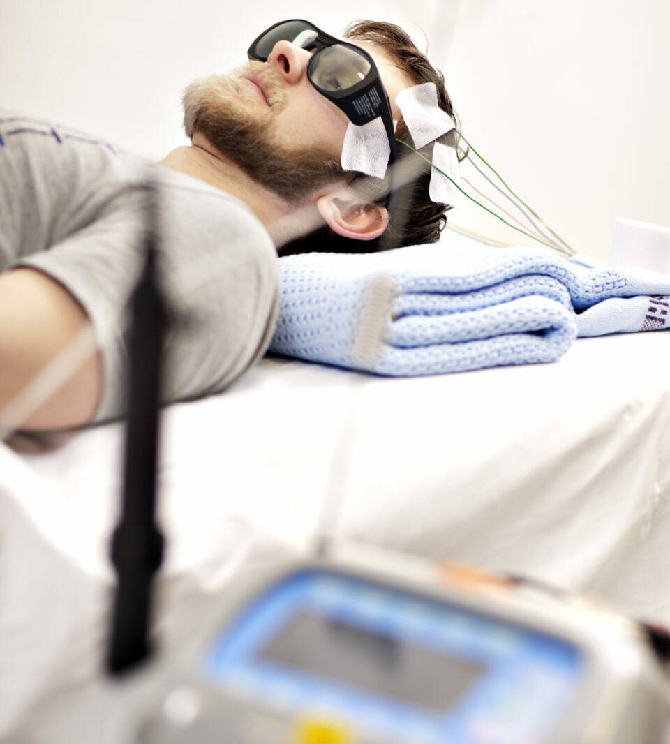 “After a long period of very little sleep, I started waking up with severe migraine attacks in the middle of the night. It was very distressing. My brain clearly couldn’t stand sleeping so little for a long time,” says Petter Moe Omland. Here he is shown as a volunteer test subject.