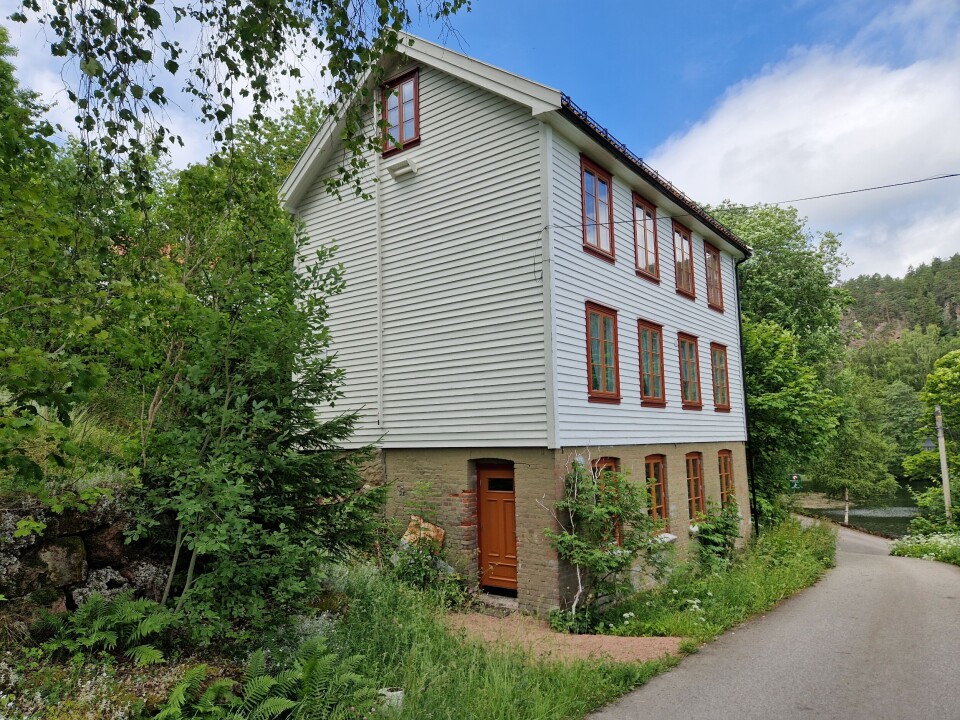Jens Jebsen had 32 workers’ houses built in Berger, each containing four apartments. Families were large and often took in lodgers, meaning as many as 30 people could live in a single house. Arbeiderbolig i Berger.