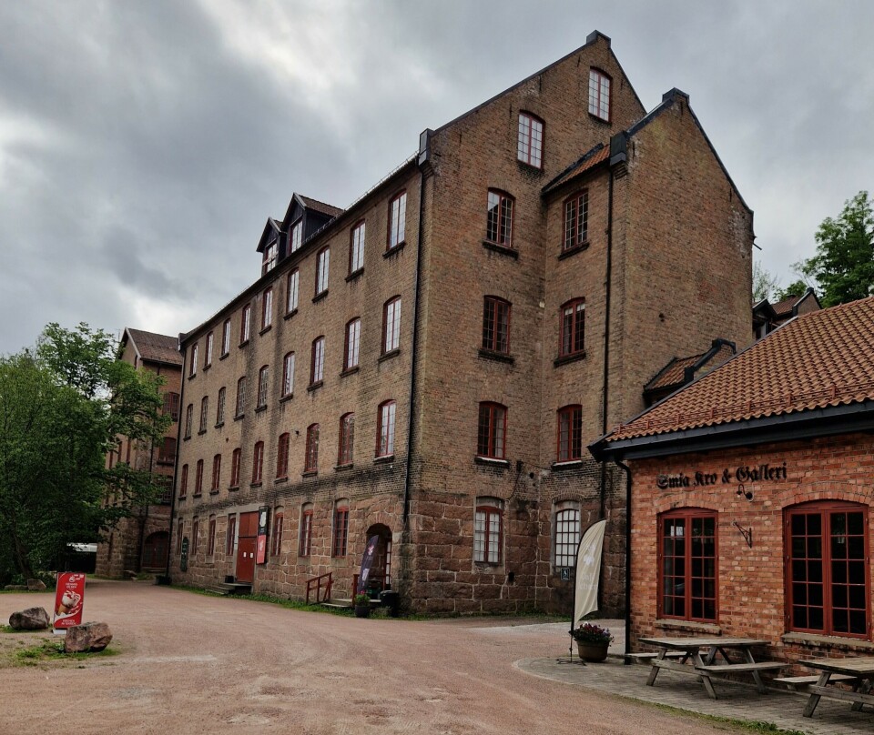 Here is the Berger Museum and Fossekleiva Cultural Centre. The museum displays fabrics and blankets from the Berger factory, as well as Holmboe’s patterns. Gammel fabrikkbygning.