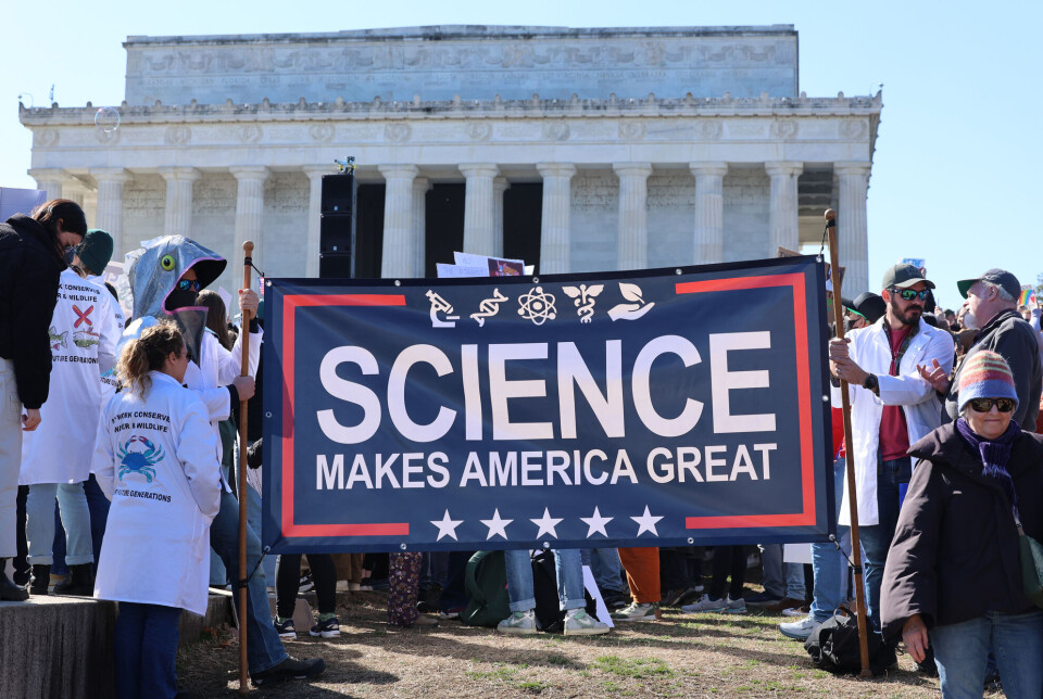 Thousands of researchers protested Trump's budget cuts in March this year. Demonstrasjon mot DOGE-kutt i Washington i mars 2025.
