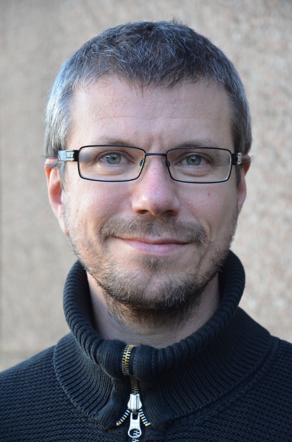 “We have gardens that demand more, but give less back to nature,” says Professor Kyrre Kverndokk.