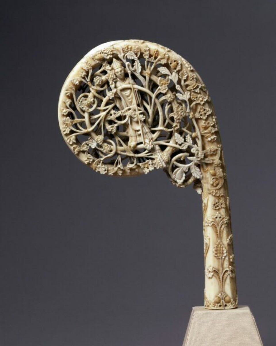 This spectacular Crozier head with King Olaf and a bishop made from walrus ivory is on loan to the NTNU University Museum from the Victoria & Albert Museum.