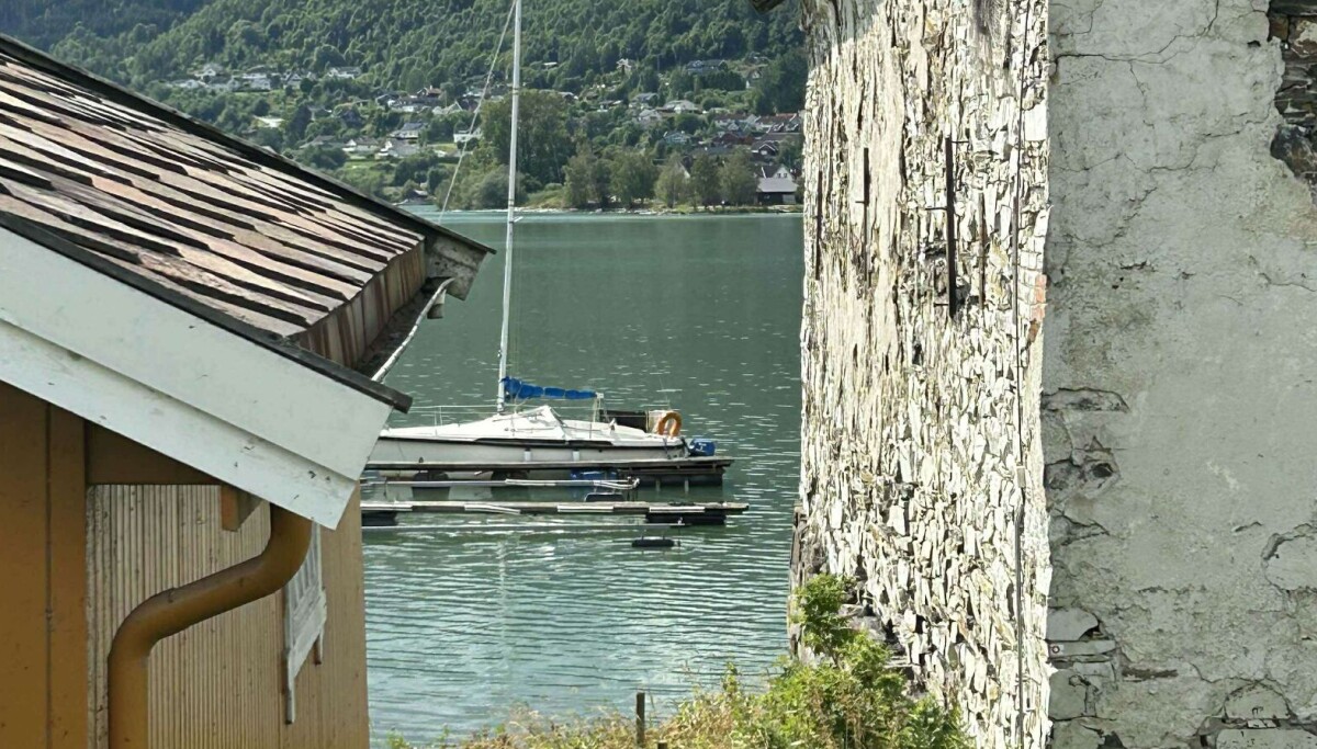 Why is Norway's largest lake so green this summer?