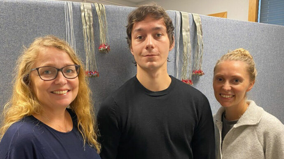 From left: neuropsychology specialist Venke Arntsberg Grane collaborates with psychologist Isak E. A. Støver and neuropsychological test technician Maria Cecilie Forsmo in conducting tests with participants in the EEG lab.