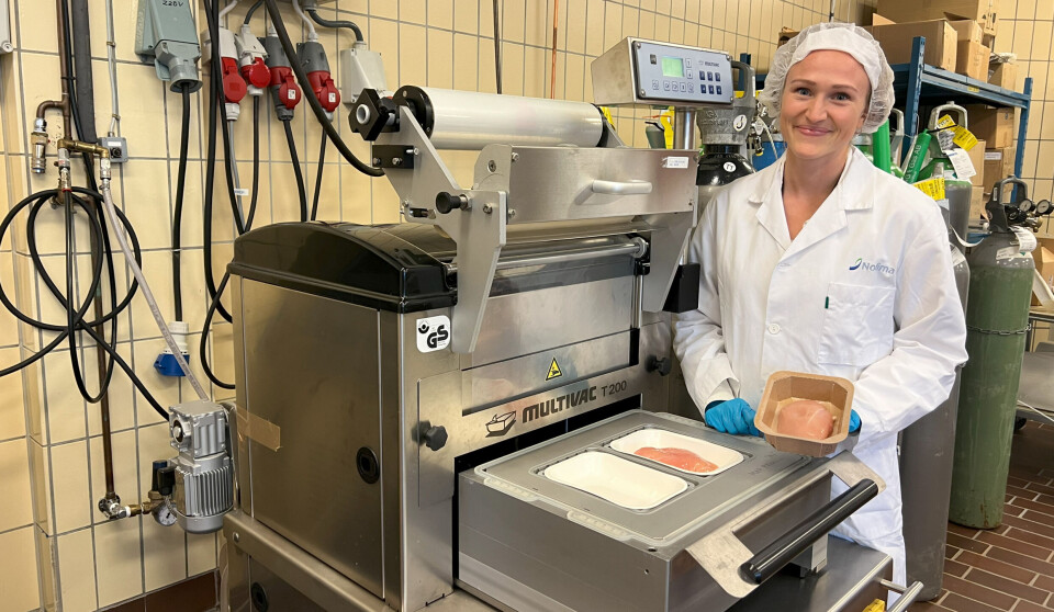 Agnete Jordhøy Lindstad has examined the packing of chicken fillets in different types of packaging. “It's crucial to consider environmental impact in a broader context,' she says.