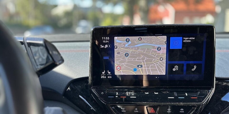 Strong GPS signals are required to navigate using electronic maps while driving in a city. For driverless cars, this is especially important.