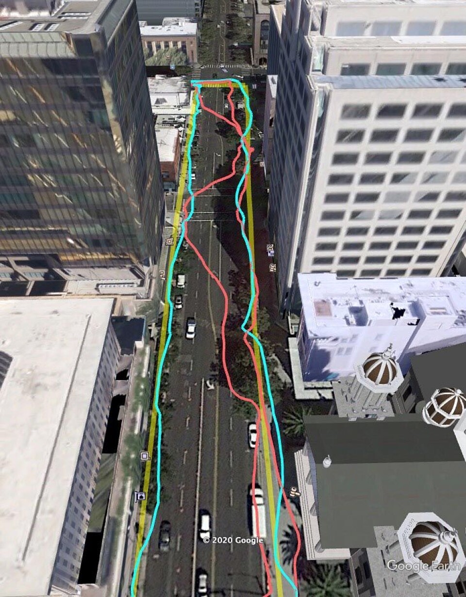 Google now uses its worldwide 3D map data to correct GPS signals in cities. The yellow line shows where the user is actually walking, while the red line shows what a regular, uncorrected GPS shows. The blue line shows the route where the position is corrected with the help of the 3D maps.