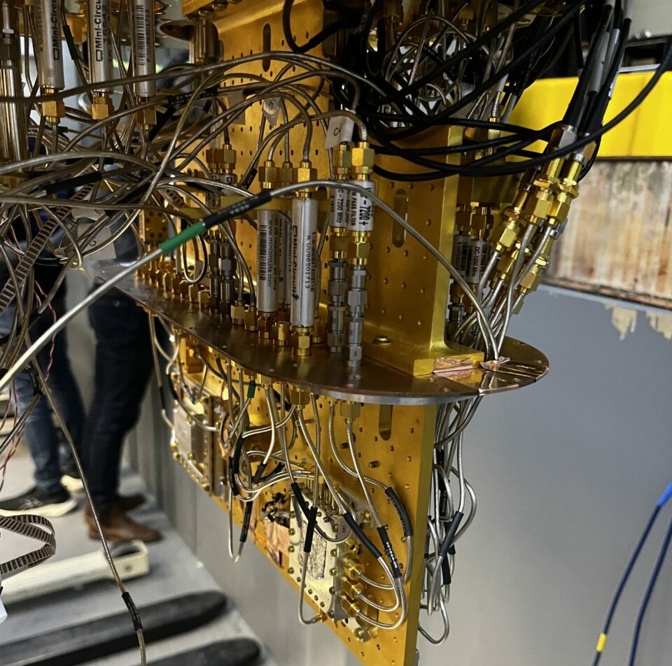 A sample holder at MIT that holds the quantum processor.
