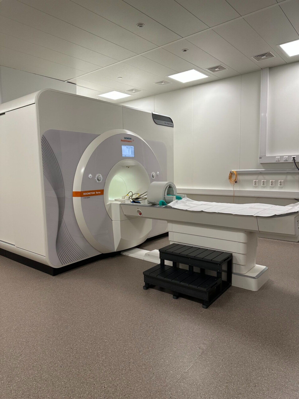 Researchers at the Kavli Institute used the new 7T MRI machine at St. Olavs Hospital for the study. Installed in 2019 at a cost of almost 10 million USD, it is the only one of its kind in Norway. The machine can produce images that reveal far more detail than a standard MRI.