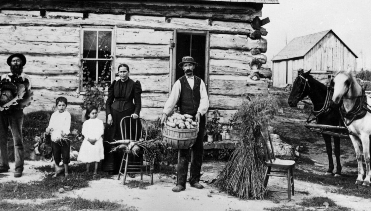 How Norwegian immigrants dressed when they came to the USA in the 1800s How Norwegian immigrants dressed when they came to the USA in the 1800s