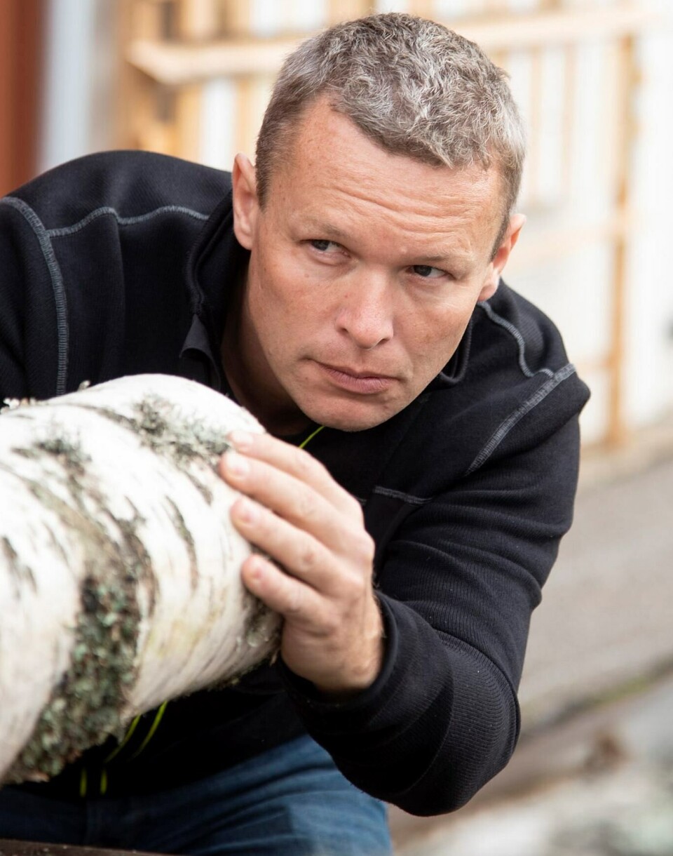 Erik Larnøy examining a tree trunk.
