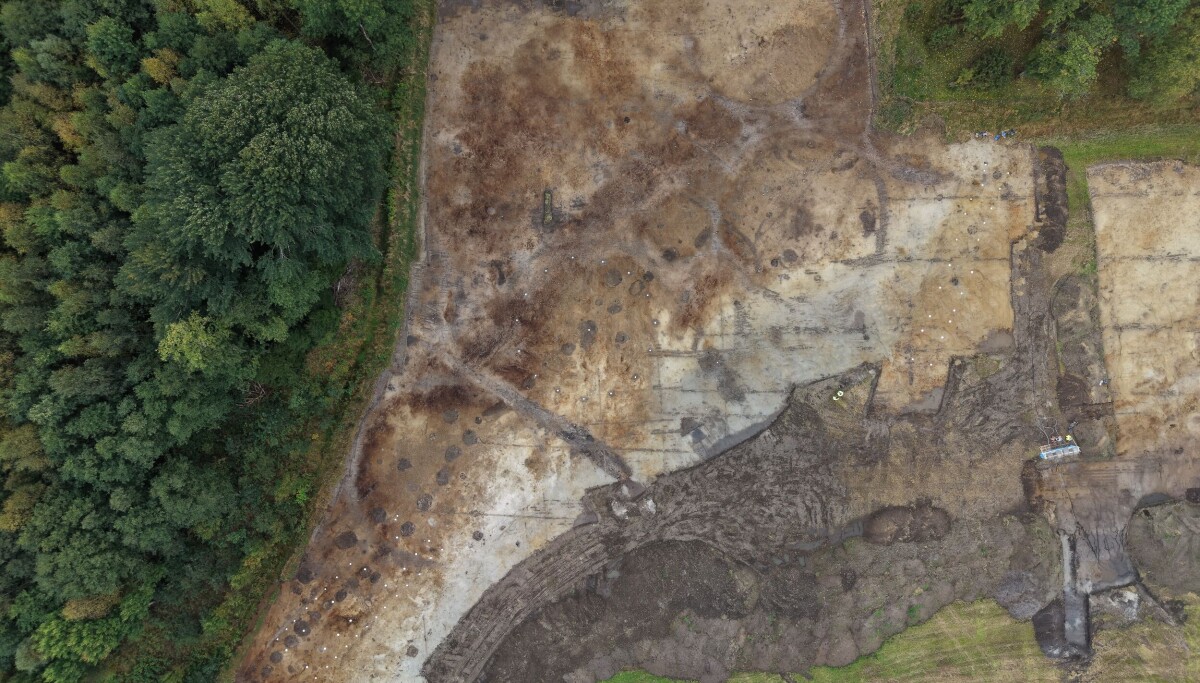 Archaeologists have uncovered ancient stone circles at a Norwegian burial site