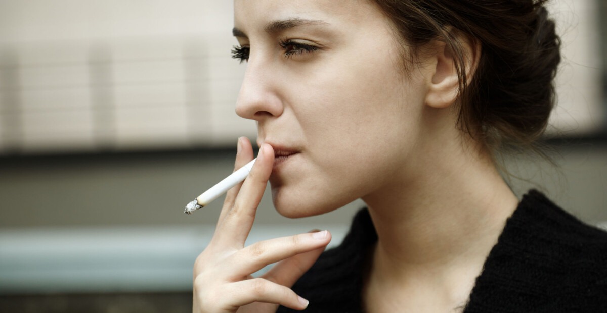 Women who smoke have a higher risk of developing lung cancer compared to men